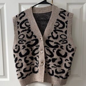 Women’s Beige and Black Patterned Sweater Vest